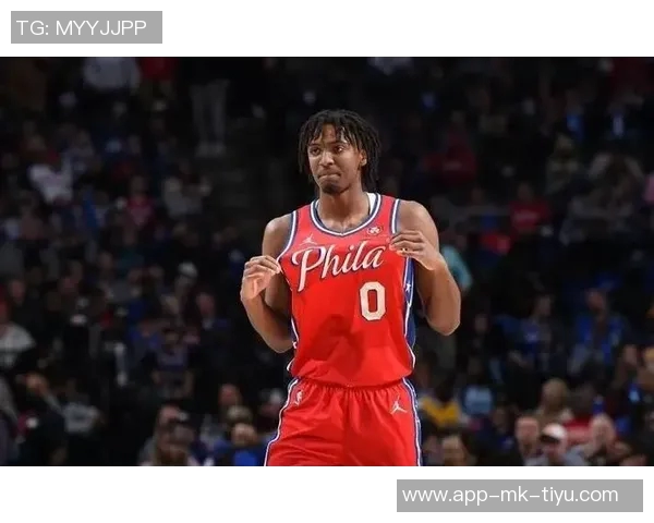 马克西上半场表现全面11投4中贡献12分3篮板4助攻1抢断1盖帽